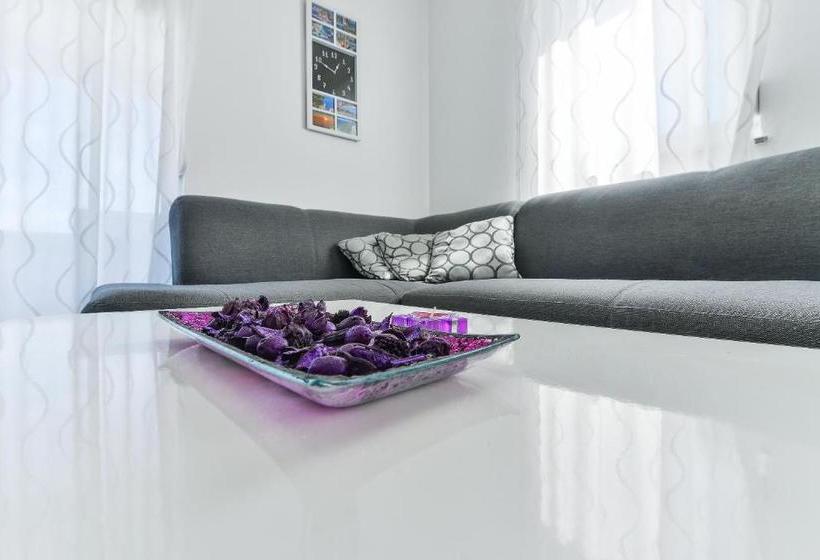 Crowonder Luxury Vir  6 New Apartments For Families With Playground For Kids