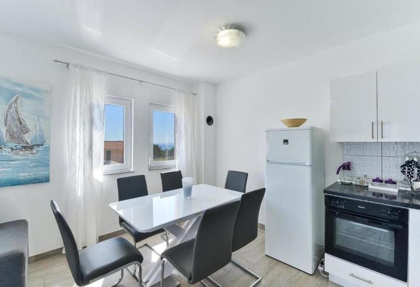 Crowonder Luxury Vir  6 New Apartments For Families With Playground For Kids