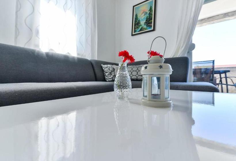 Crowonder Luxury Vir  6 New Apartments For Families With Playground For Kids