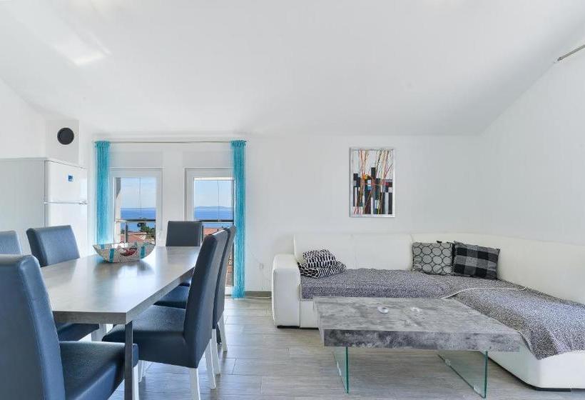 Crowonder Luxury Vir  6 New Apartments For Families With Playground For Kids