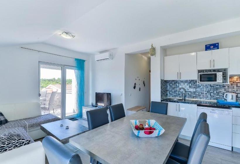 Crowonder Luxury Vir  6 New Apartments For Families With Playground For Kids