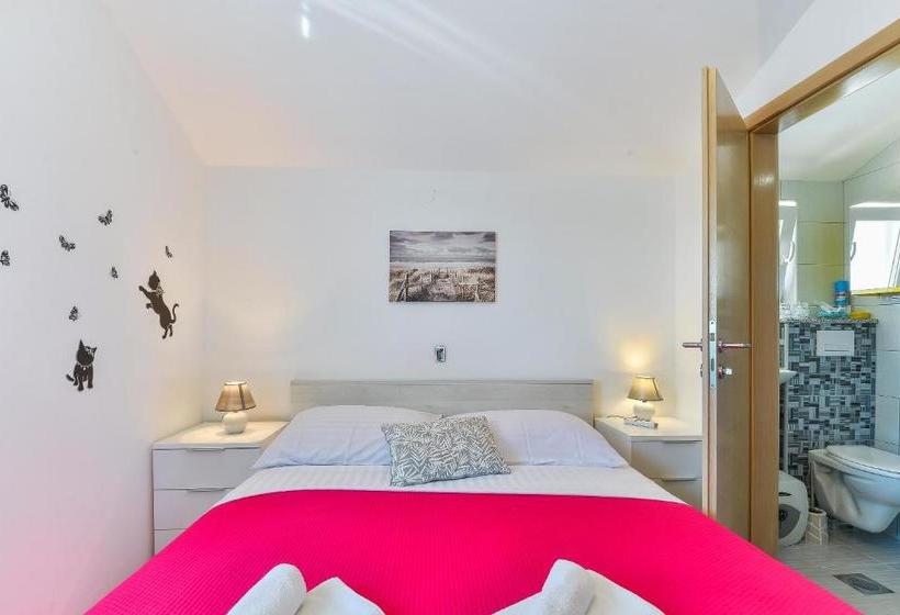 Crowonder Luxury Vir  6 New Apartments For Families With Playground For Kids