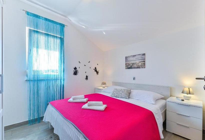 Crowonder Luxury Vir  6 New Apartments For Families With Playground For Kids