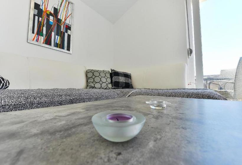 Crowonder Luxury Vir  6 New Apartments For Families With Playground For Kids