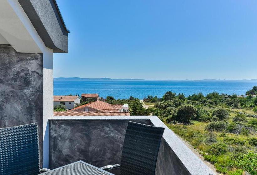 Crowonder Luxury Vir  6 New Apartments For Families With Playground For Kids