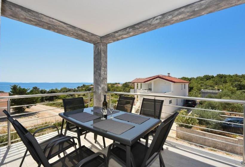 Crowonder Luxury Vir  6 New Apartments For Families With Playground For Kids