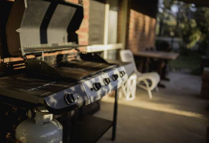 Monty S On Lumley Drive