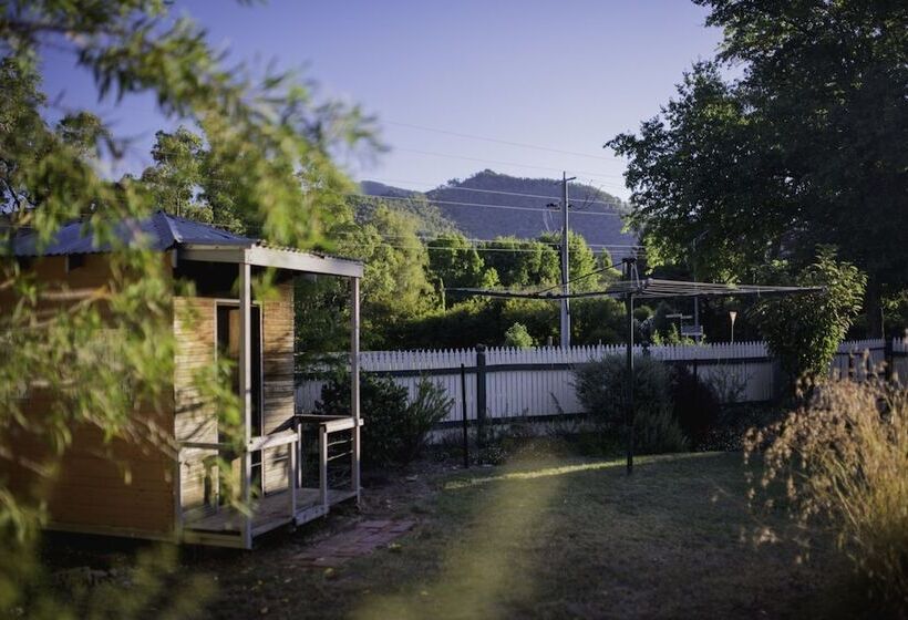 Monty S On Lumley Drive