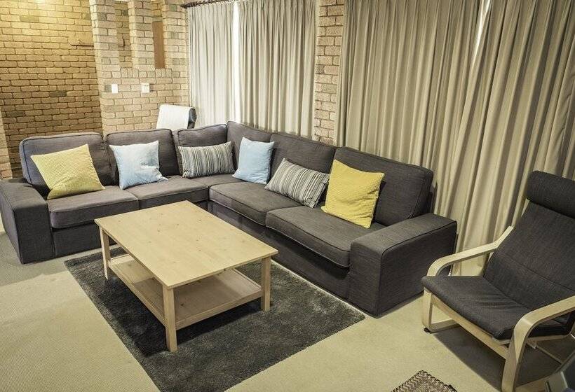 Monty S On Lumley Drive