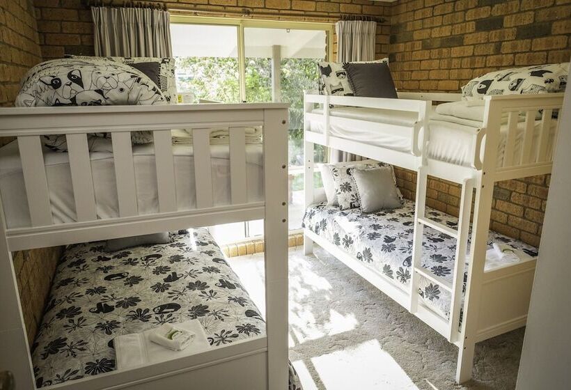 Monty S On Lumley Drive