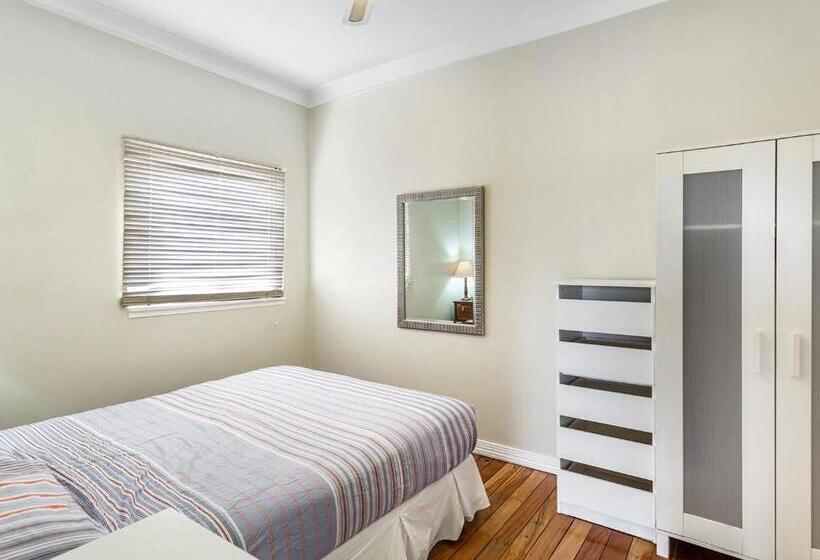 Oscars Pet Friendly Beach House 14 Tomaree Road