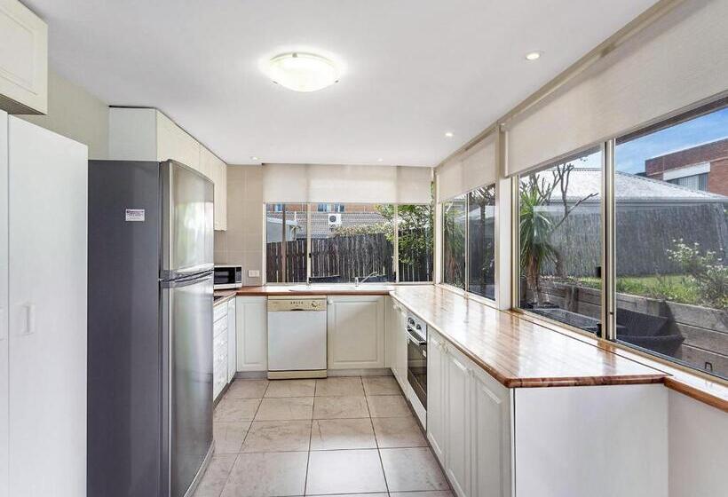 Oscars Pet Friendly Beach House 14 Tomaree Road