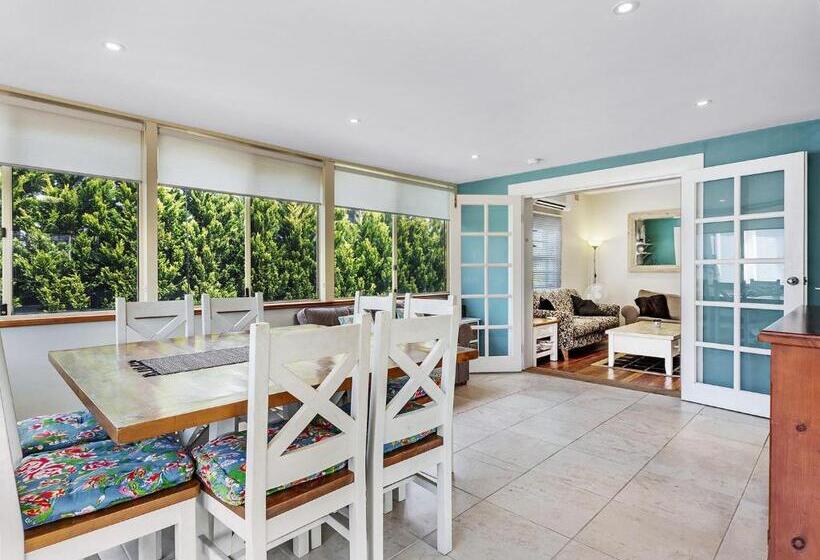 Oscars Pet Friendly Beach House 14 Tomaree Road