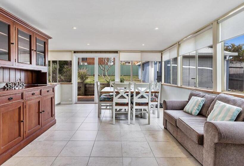 Oscars Pet Friendly Beach House 14 Tomaree Road