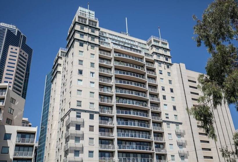 3 Bedrooms 2 Car Parks Carlton Garden Opposite