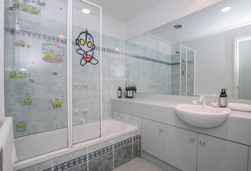 3 Bedrooms 2 Car Parks Carlton Garden Opposite