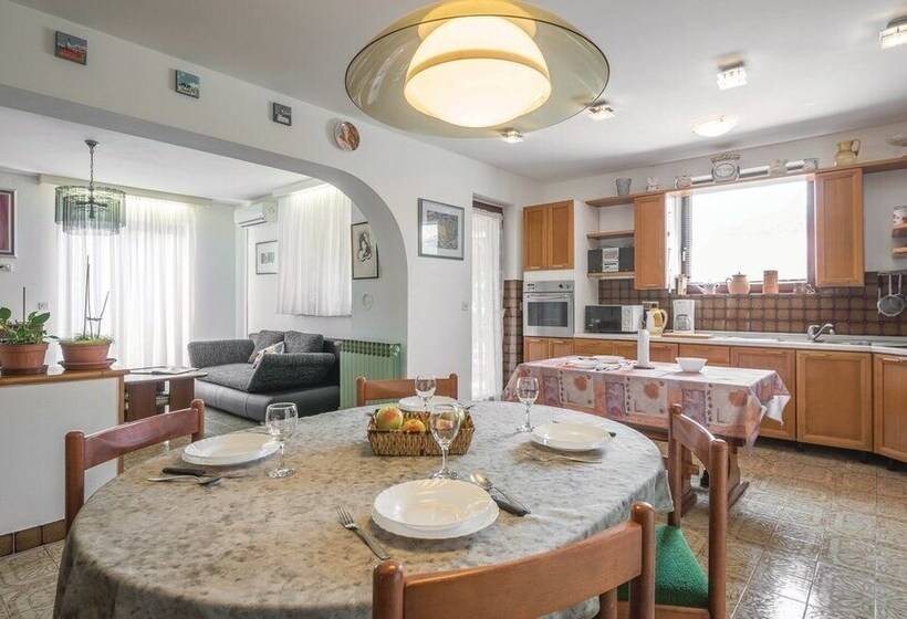 Apartments Biserka 1495