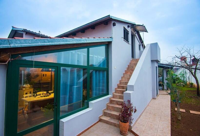 Apartments With Pool 992