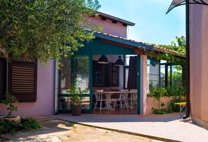 Apartments With Pool 992