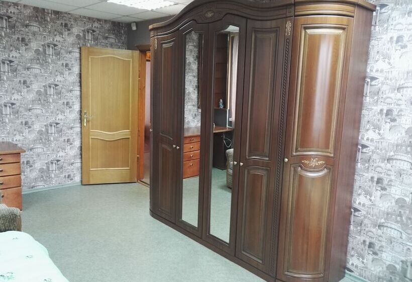 Apartments On Tolstogo 1