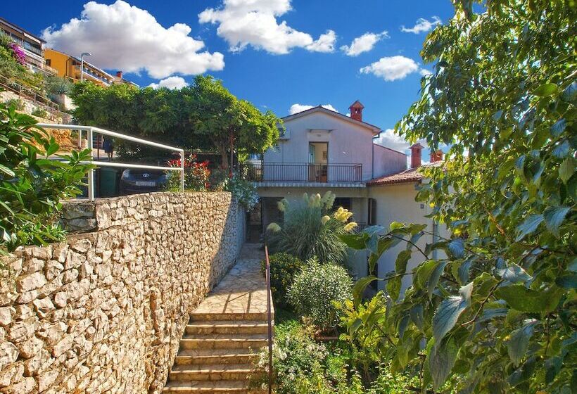 Apartments Rabac 981