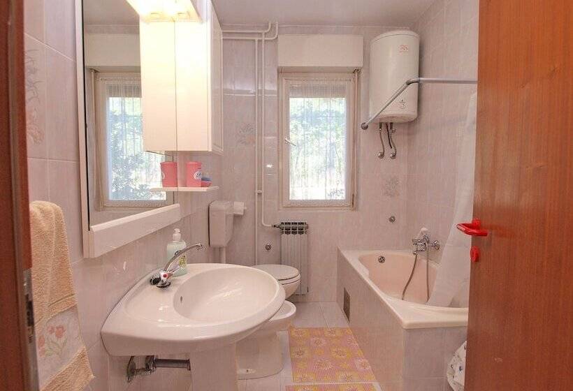 Apartments Vladislava 906