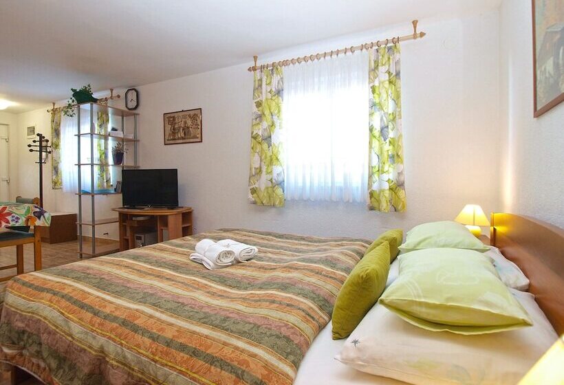 Apartments Selma 1227