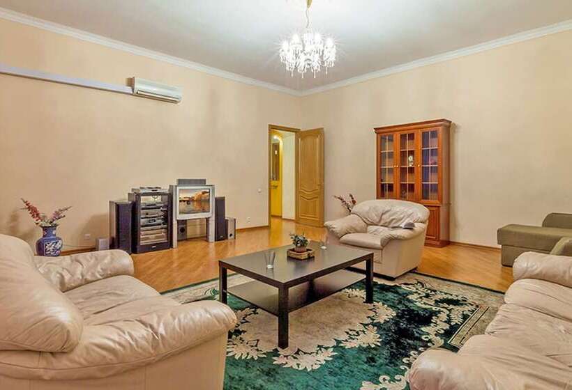 Friends Apartment On Pushkinskaya