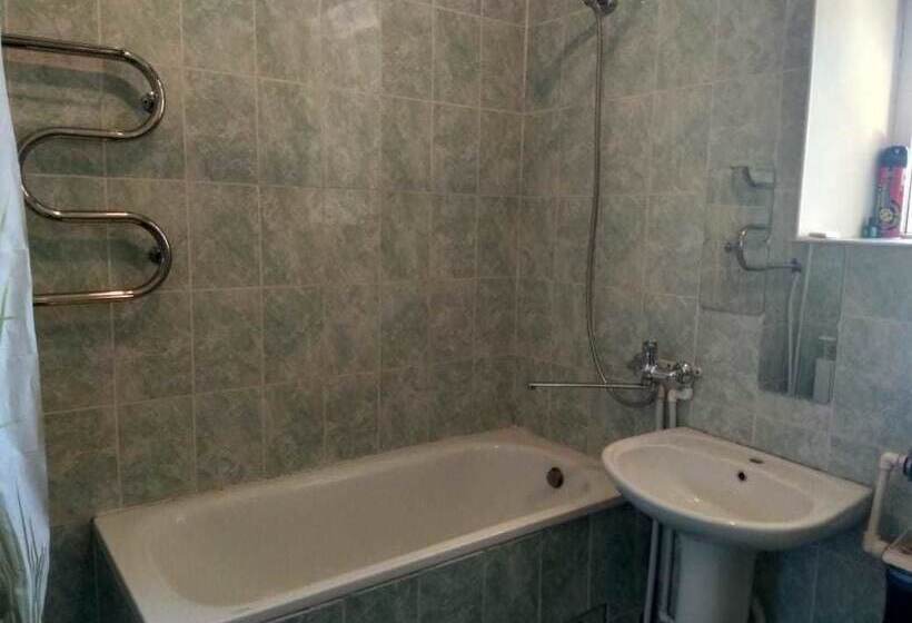 Guest House On Griboedovsky 27a Hostel