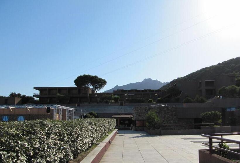 여관 Centro Vacanze Cugnana Verde