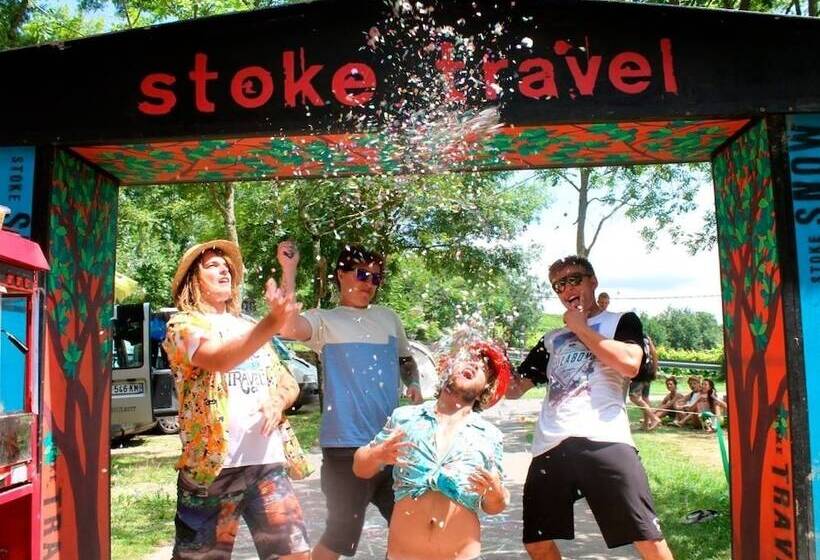 هتل Zarautz Beachside Surf Camp