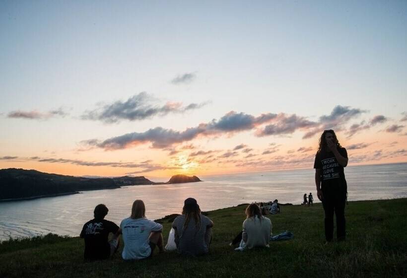 هتل Zarautz Beachside Surf Camp