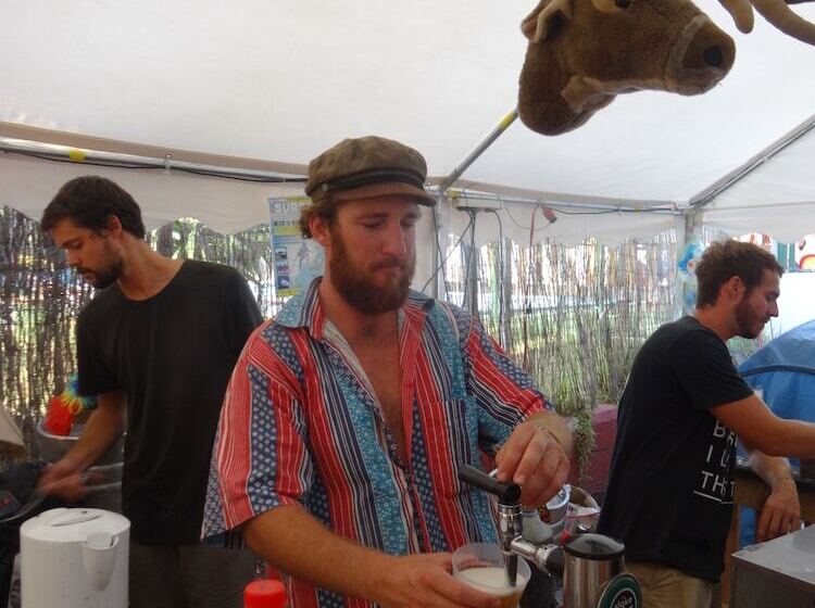 هتل Zarautz Beachside Surf Camp