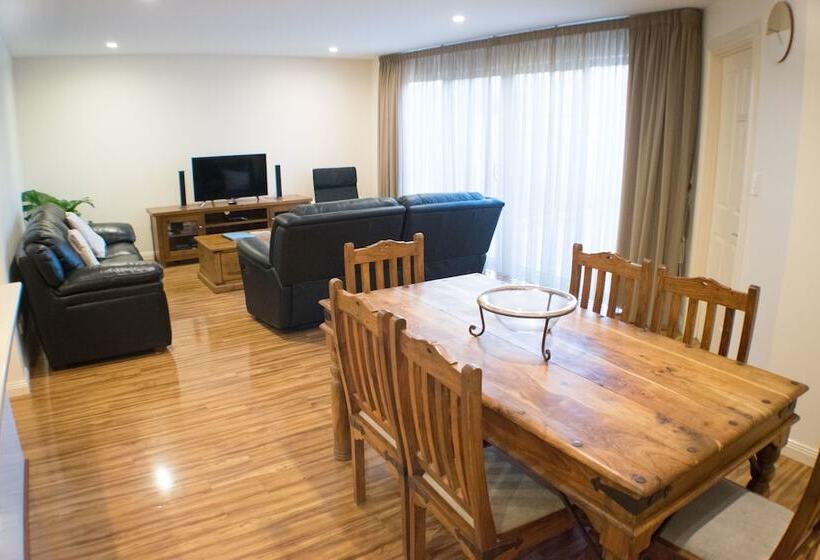 Longreach At Port Elliot