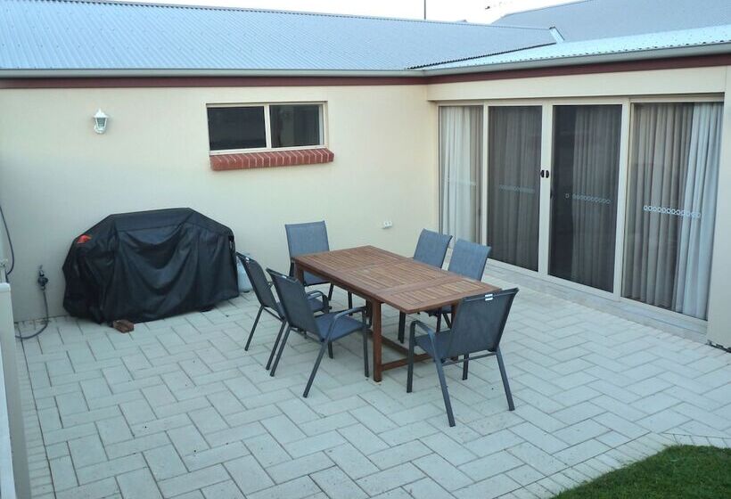 Longreach At Port Elliot