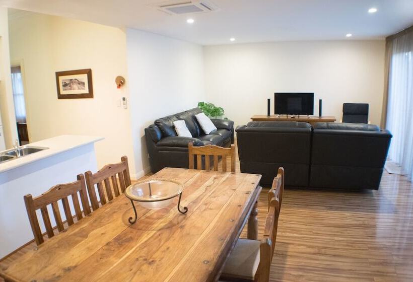 Longreach At Port Elliot