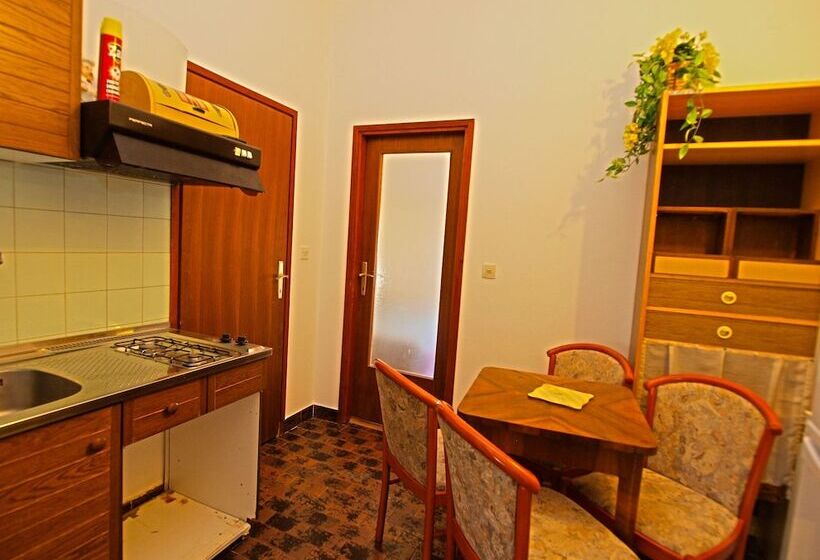 Пансион Apartment Emilia 424