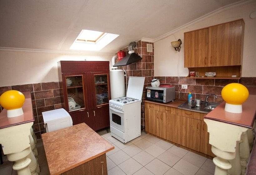 پانسیون Guest House Shevchenko