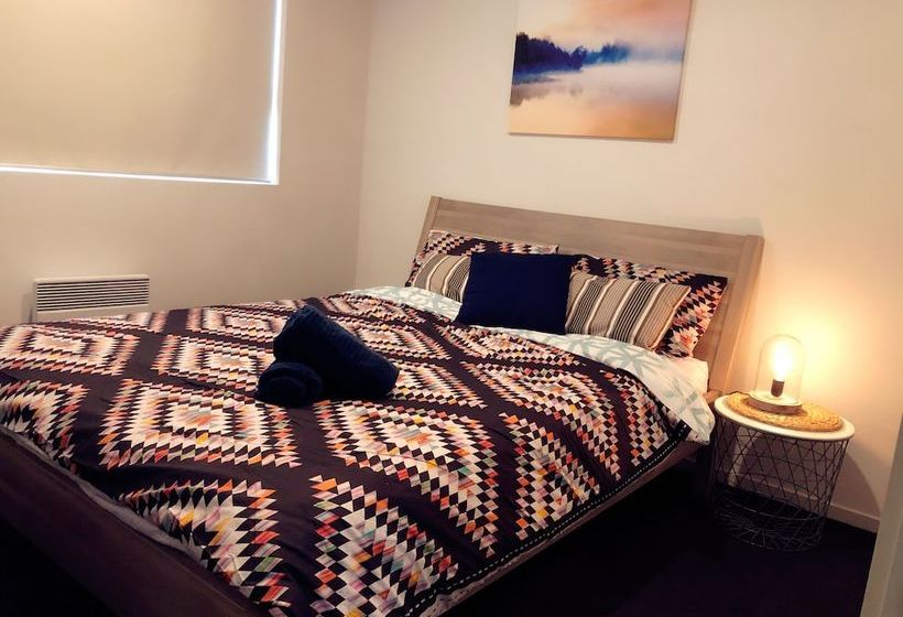 Port Melbourne Beach Front Apartment