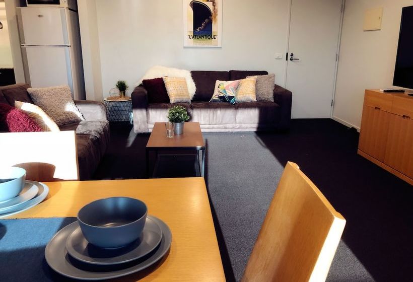 Port Melbourne Beach Front Apartment