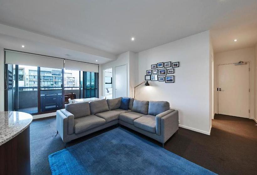 Port Melbourne Beach Front Apartment