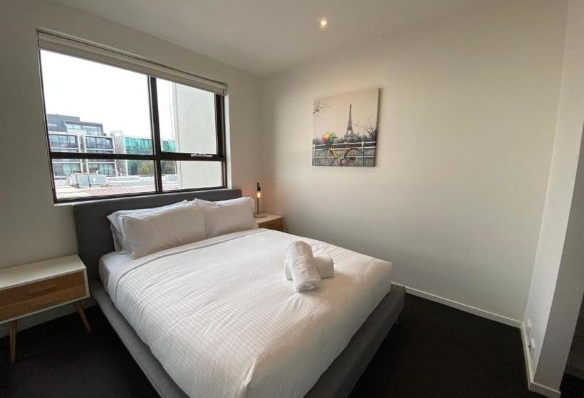 Port Melbourne Beach Front Apartment