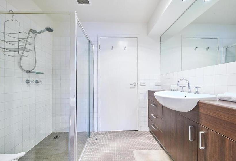 Port Melbourne Beach Front Apartment