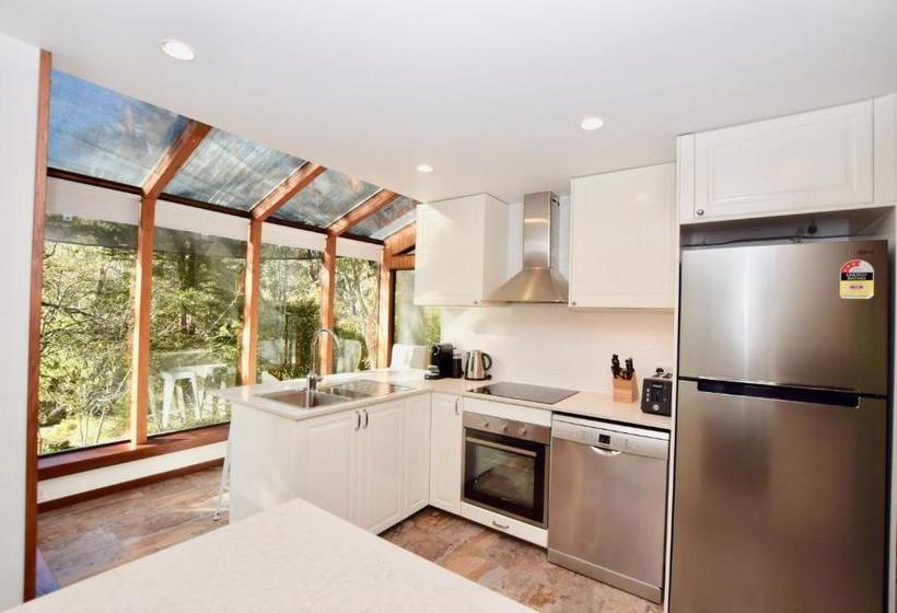 Sublime Cedar Lodge Leura