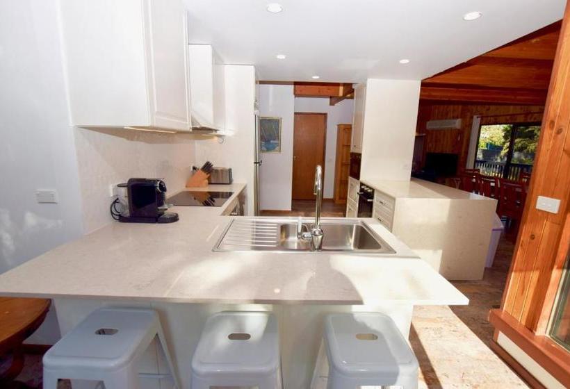 Sublime Cedar Lodge Leura