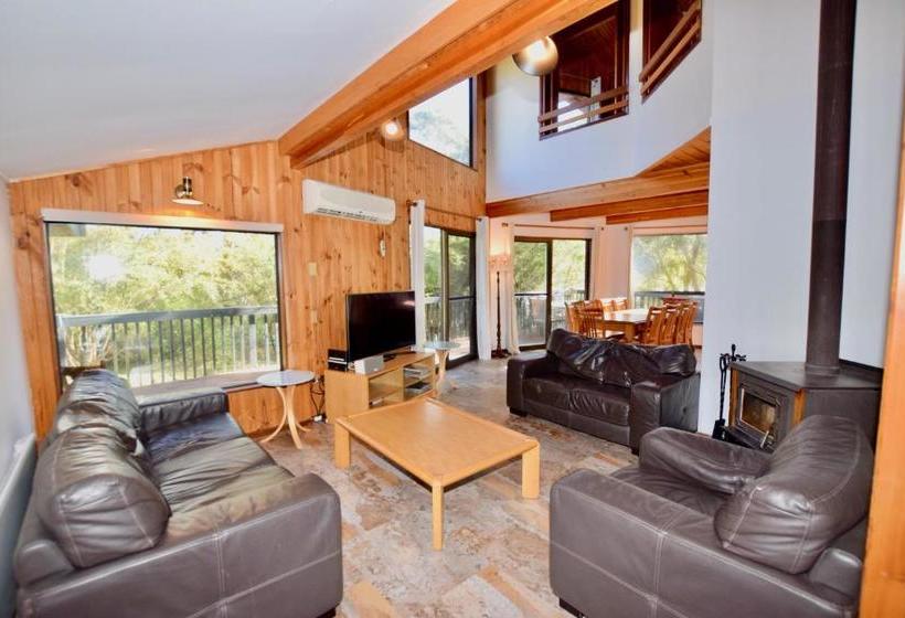 Sublime Cedar Lodge Leura