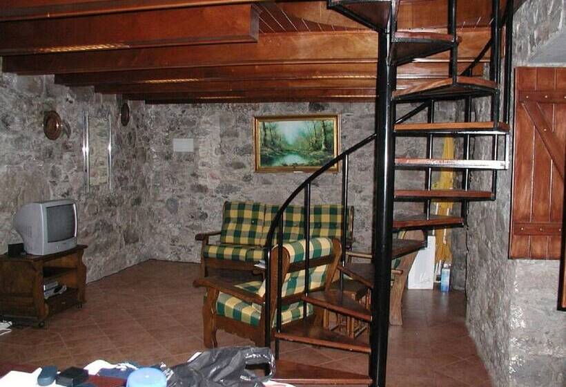 Traditional Madeira Cottage   Etc Madeira