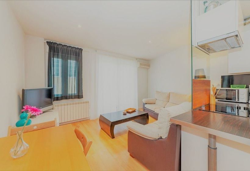 Apartamentos Turã­sticos La Golondrina