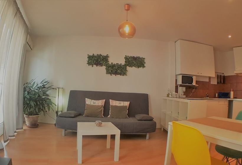 Apartamentos Turã­sticos La Golondrina