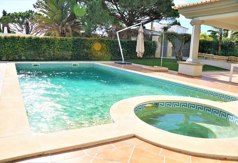 Charming Exceptional Villa In Algarve